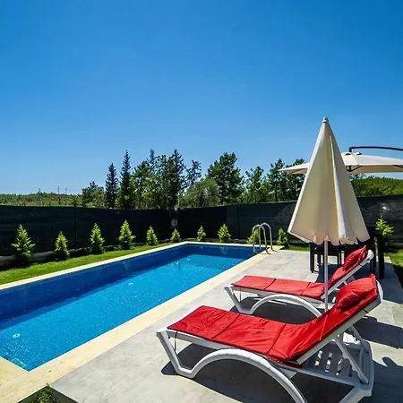 Willa Sleeps 2, Honeymoon Concept Bungalow With Pool - Awz 248 *