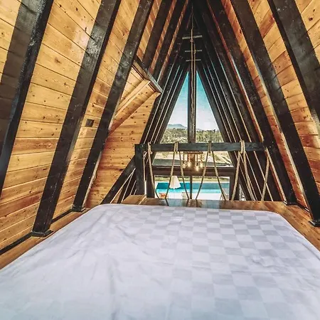 Willa Sleeps 2, Honeymoon Concept Bungalow With Pool - Awz 248