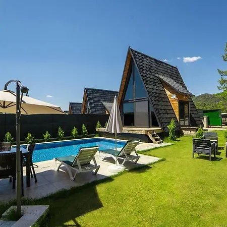 Sleeps 2, Honeymoon Concept Bungalow With Pool - Awz 248