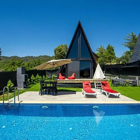 Sleeps 2, Honeymoon Concept Bungalow With Pool - Awz 248 *